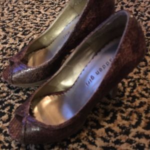 CUTE  3in. SNAKE SKIN OPEN TOE SHOE